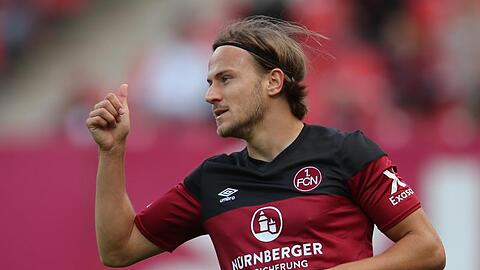 Der Nürnberger Felix Lohkemper reagiert auf den Spielverlauf.