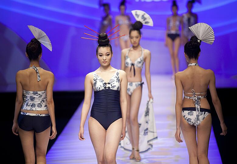 Knappe Bikinis, süße Mädchen: Die Fashion Week in Peking.