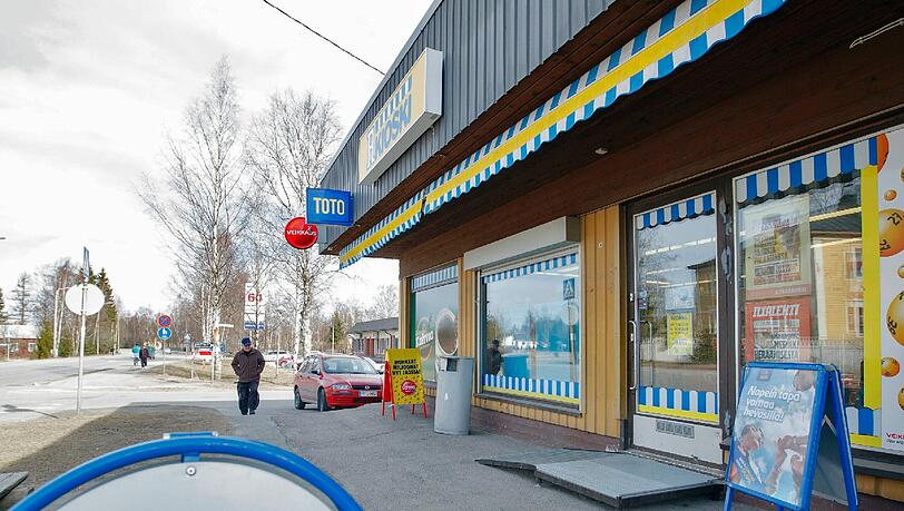 In diesem Kiosk in Finnland wurde das Gewinnerlos verkauft: Der Eurojackpot mit 57,3 Millionen wurde von einer zehnköpfigen Tippgemeinschaft geknackt. In diesem Kiosk in Finnland wurde das Gewinnerlos verkauft: Der Eurojackpot mit 57,3 Millionen wurde von einer zehnköpfigen Tippgemeinschaft geknackt.