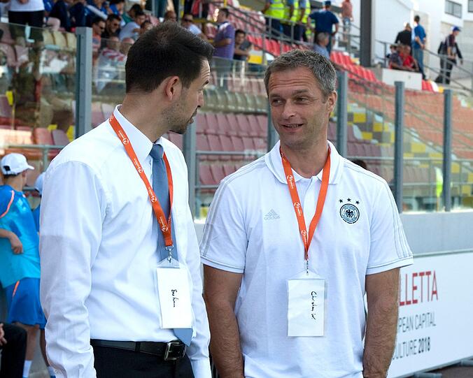 Christian Wück zieht mit der U17 ins Viertelfinale der EM ein.
