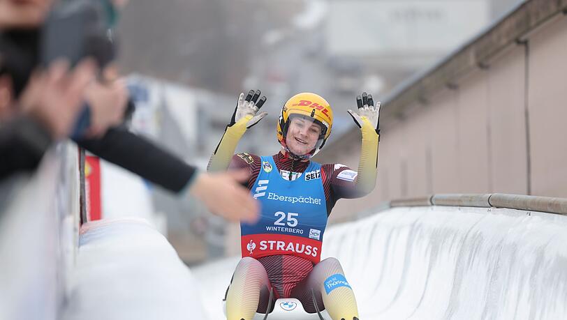 Dajana Eitberger siegt in St. Moritz und hat weiter Chancen auf den Gesamtweltcup-Sieg.
