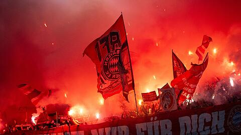Der FC Bayern ist wegen Fehlverhaltens seiner Fans in der Champions League bestraft worden.