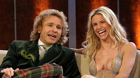 Auf der  &bdquo;Wetten, dass...?&ldquo;-Couch: Thomas Gottschlak und Michelle Hunziker