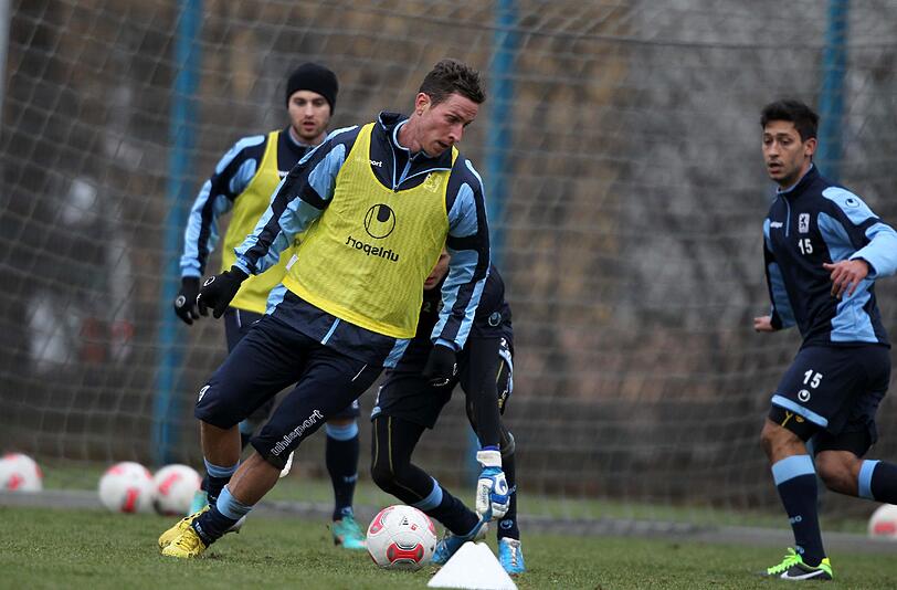 Insgesamt haben acht Spieler am "freien" Freitag trainiert: Ola Kamara, Rob Friend, Malik Fathi, Michael Netolitzky, Korbinian Vollmann, Grzegorz Wojtkowiak, Christopher Schindler und Moritz Stoppelkamp. Hier die Trainingsbilder.