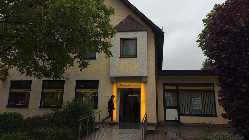 Postbank und Postfiliale am Lehrer-Götz-Weg.