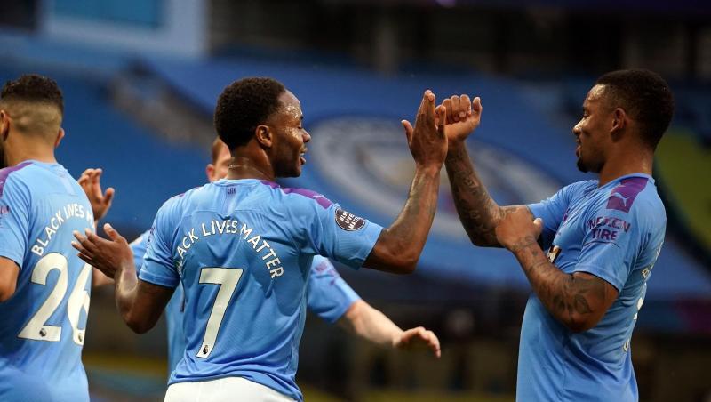 Manchester City setzte sich souverän gegen den FC Arsenal durch. Manchester City setzte sich souverän gegen den FC Arsenal durch.