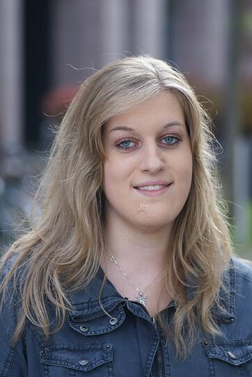 Bürokraft Andrea Christerer (22) bezieht Stellung zu Stromausfall in München: "Ich bin in der früh um 7.15 Uhr aufgestanden und alle Lichter in meiner Wohnung funktionierten nicht. Das war schon sehr aufregend. Ich war schon ziemlich erschrocken und habe mich gefragt woran das liegt. Gott sei Dank gingen nach etwa fünfzehn Minuten die Lichter doch noch an. Ich bin dann mit dem Auto zur Arbeit gekommen. Auf den Straßen war überall Chaos. Doch die Ampeln funktionierten auf meiner Strecke glücklicherweise schon."