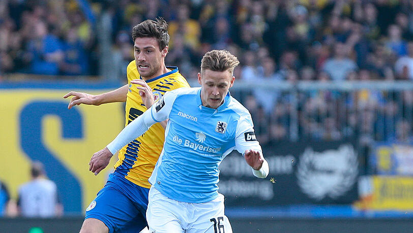 Löwe Benjamin Kindsvater (vorne) im Duell mit Braunschweigs Benjamin Kessel. Löwe Benjamin Kindsvater (vorne) im Duell mit Braunschweigs Benjamin Kessel.