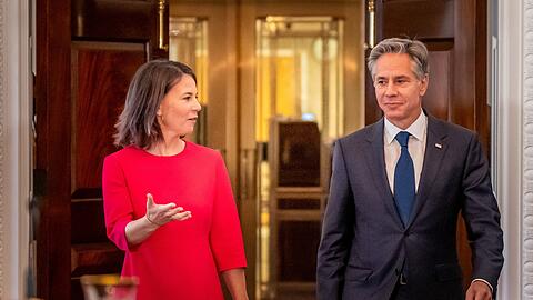 Annalena Baerbock und Antony Blinken kommen zu einer Pressekonferenz zusammen.