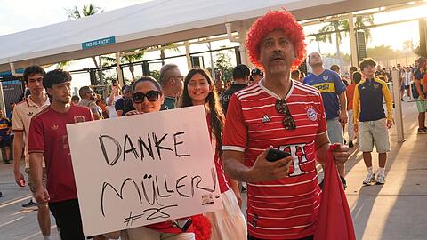 Liebling Thomas Müller: Bayern-Fans im Hard Rock Stadium in Miami.