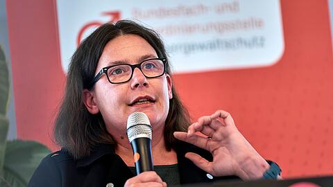 "Männer brauchen mehr Anlaufstellen in Deutschland", fordert Annalena Schmidt von der Stelle Männergewaltschutz.