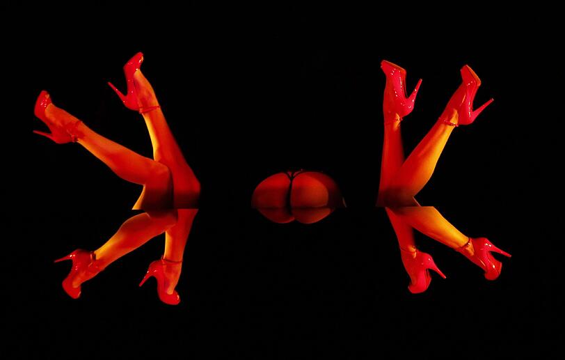 "Crazy Horse Cabaret" begeistert weltweilt mit seiner heißen Show.