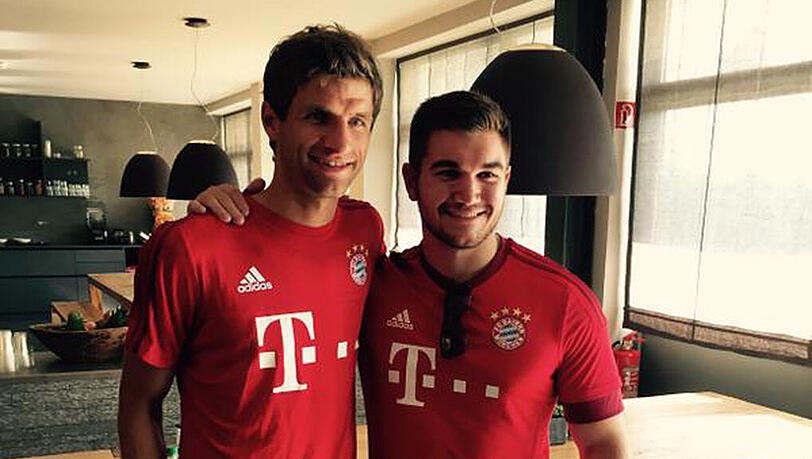 Thomas Müller mit Thaly-Held Alek Skarlatos. Thomas Müller mit Thaly-Held Alek Skarlatos.