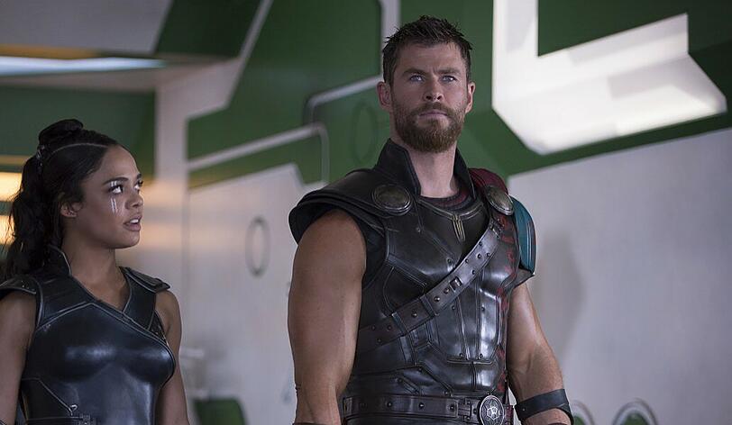 Thor (Chris Hemsworth) und die Valkyrie (Tessa Thomspon) erwarten Unheilvolles.