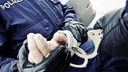Ein 41-Jähriger aus Unterhaching pöbelte am S-Bahnhof Laim. Bei seiner Festnahme kam es zu einem Zwischenfall. (Symbolbild) Ein 41-Jähriger aus Unterhaching pöbelte am S-Bahnhof Laim. Bei seiner Festnahme kam es zu einem Zwischenfall. (Symbolbild)