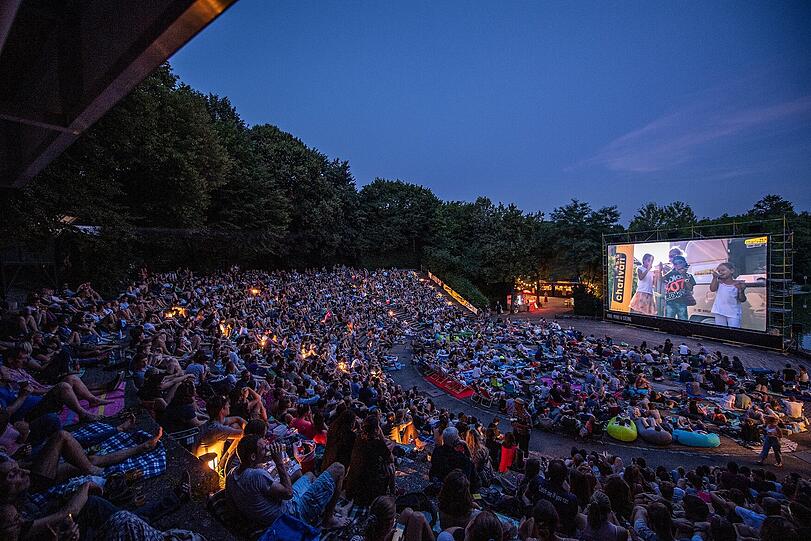Romantik beim Filmeschauen auf der Seebühne.