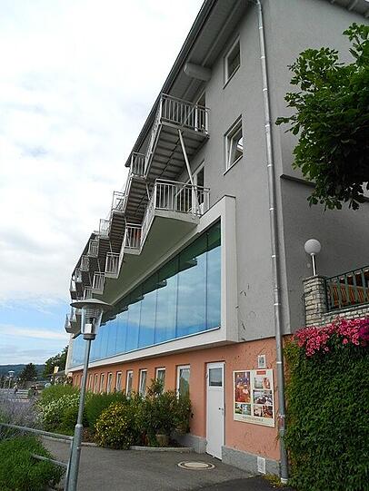 Die Löwen haben Quartier in Maria Taferl (Niederösterreich) bezogen. Bis 1. Juli bereitet sich der TSV 1860 dort auf die neue Saison vor. Die ersten Bilder vom Ort, dem Trainingsplatz, dem Quartier.
