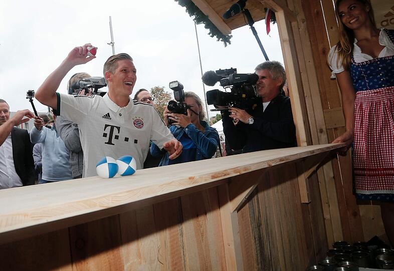 Das neue Wiesn-Trikot des FC Bayern für das Oktoberfest 2013: Die Bilder von der offiziellen Präsentation