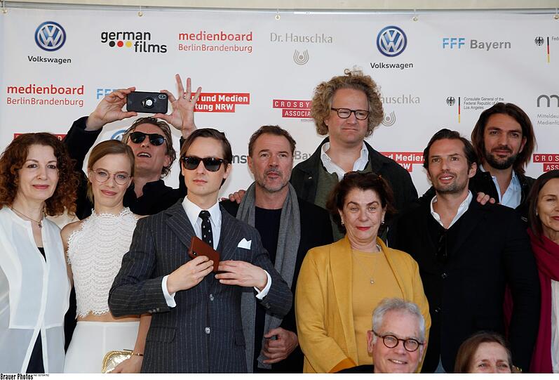 Das Team von "Werk ohne Autor": Darsteller Tom Schilling, Sebastian Koch, Oliver Masucci, Saskia Rosendahl, die Produzenten Quirin Berg und Max Wiedemann sowie Dirk Schürhoff (Beta Cinema) und Michael Barker (Sony).