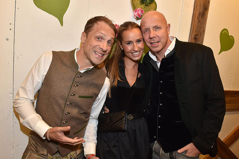 Oliver Pocher und David Frenser (Roomers München) mit dessen Frau