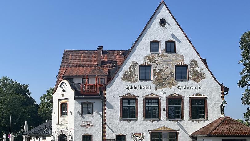 Im Hotel neben der Burg Grünwald wohnte Karl Valentin in den Kriegsjahren 1941 bis 1943. Im Hotel neben der Burg Grünwald wohnte Karl Valentin in den Kriegsjahren 1941 bis 1943.