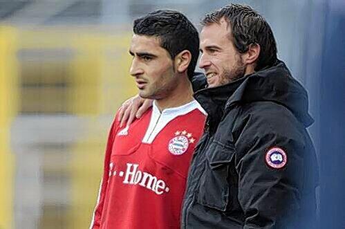 Von Mehmet Scholl (rechts) hat Mehmet Ekici einige Freistoß-Tricks gelernt.
