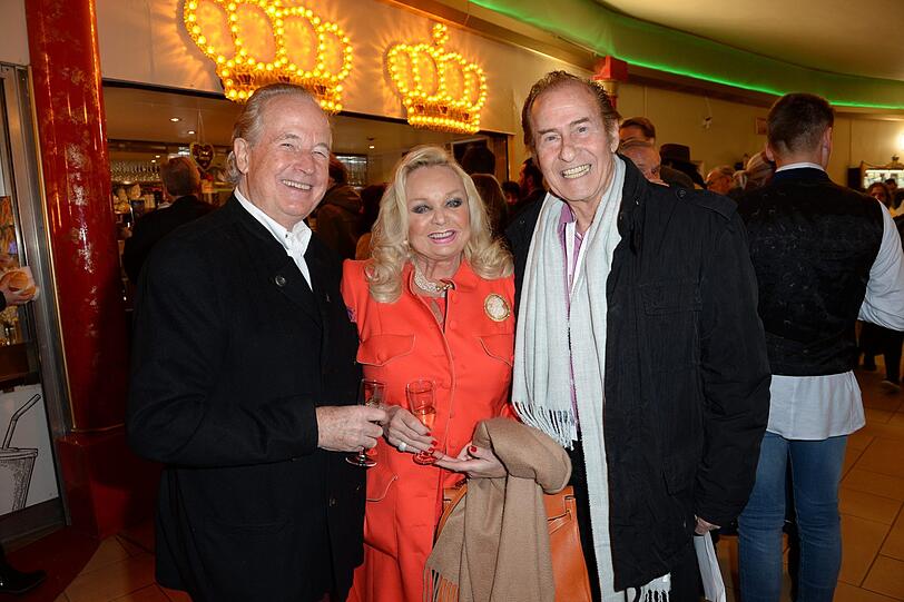 Max und Gundel Schautzer mit Sänger Michael Holm (rechts).