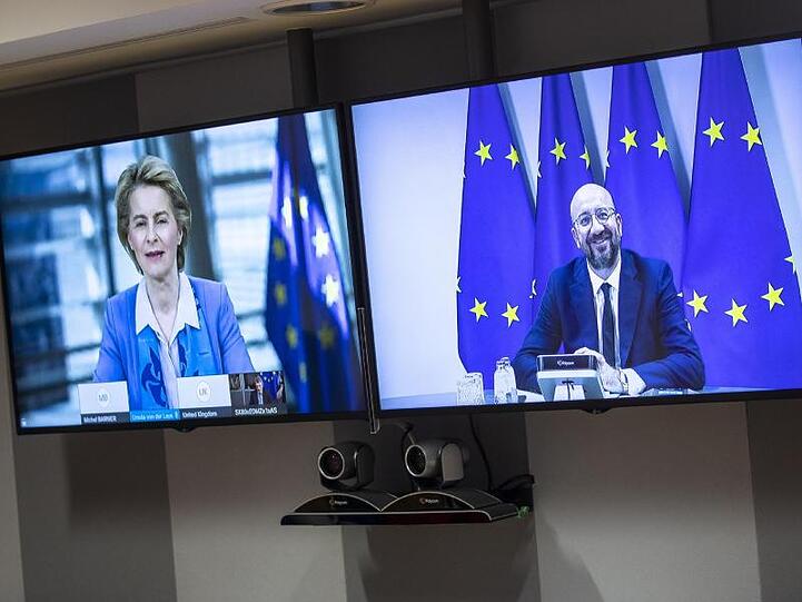 Charles Michel, Präsident des Europäischen Rates, spricht per Videoschalte mit EU-Kommissionschefin Ursula von der Leyen.