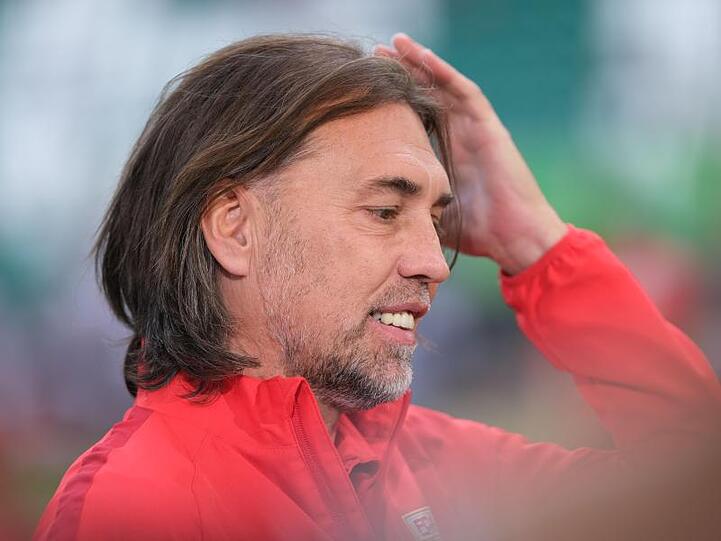 Der Trainer des FC Augsburg, Martin Schmidt. Foto: Peter Steffen/Archivbild