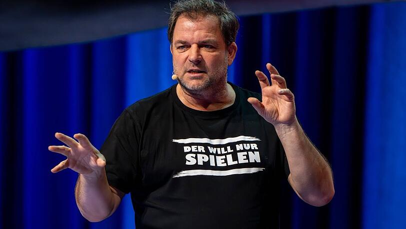 Martin Rütter bei einem Bühnenauftritt in diesem Jahr. Martin Rütter bei einem Bühnenauftritt in diesem Jahr.