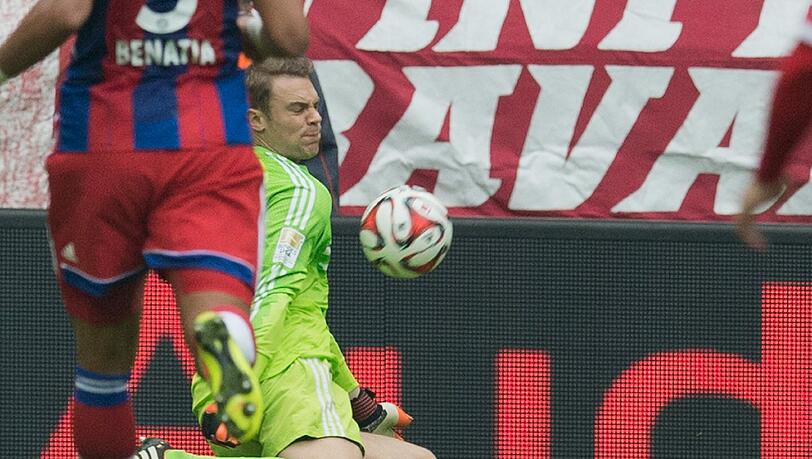 Manuel Neuer - Note 2 Versteckte sich mit seinem grünen Trikot auf dem grünen Rasen. Hätte er keine orangenen Handschuhe getragen, wäre er nicht aufgefallen. Durfte deshalb noch weniger mitspielen als sonst. Die orangenen Handschuhe fielen auf, als der Ball bei Sobiechs Alleingang nicht im Tor landete, sondern im Toraus. Manuel Neuer - Note 2 Versteckte sich mit seinem grünen Trikot auf dem grünen Rasen. Hätte er keine orangenen Handschuhe getragen, wäre er nicht aufgefallen. Durfte deshalb noch weniger mitspielen als sonst. Die orangenen Handschuhe fielen auf, als der Ball bei Sobiechs Alleingang nicht im Tor landete, sondern im Toraus.