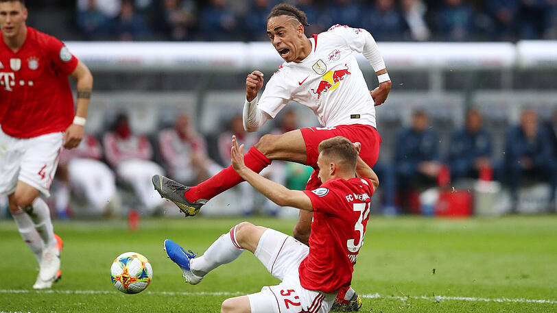 JOSHUA KIMMICH, NOTE 2: Gegen seinen Ex-Verein immer besonders motiviert. Bereinigte mit resolutem Einsteigen vor einer Abschluss-Chance von Poulsen, auch gegen den durchstartenden Werner meist auf dem Posten. Wurde weit in die Defensive gedrängt, kaum Attacken nach vorne. Aber: Riesen-Pass auf Lewandowski zum 3:0.