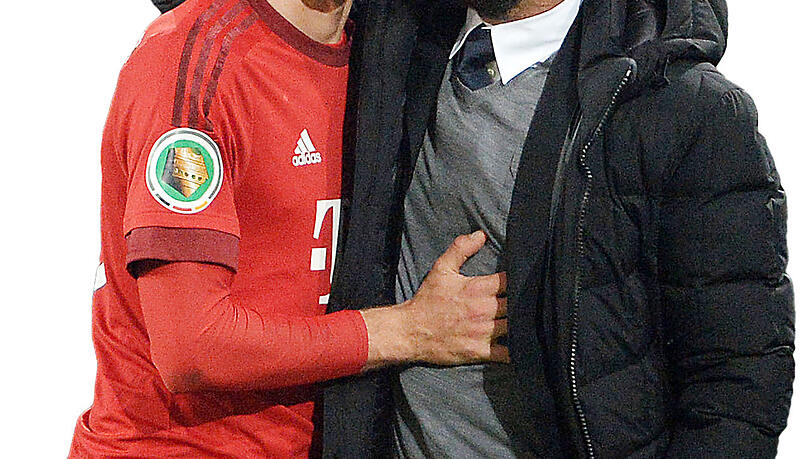 Das ist lange her: Thomas Müller und Pep Guardiola am 27. Oktober 2015 am Rande der Pokalpartie der Bayern beim VfL Wolfsburg (3:1). Das ist lange her: Thomas Müller und Pep Guardiola am 27. Oktober 2015 am Rande der Pokalpartie der Bayern beim VfL Wolfsburg (3:1).