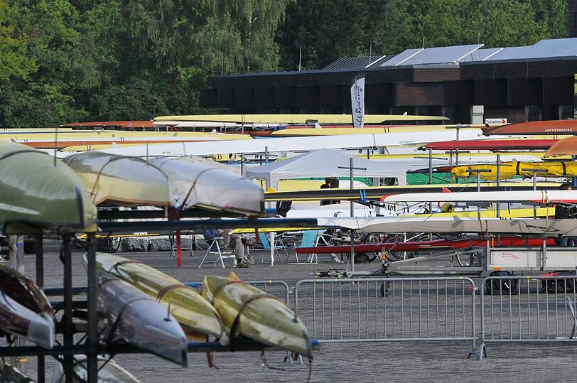Dicht an dicht sind die Boote auf dem Bootsplatz gestapelt, wenn die großen Regatten sind.