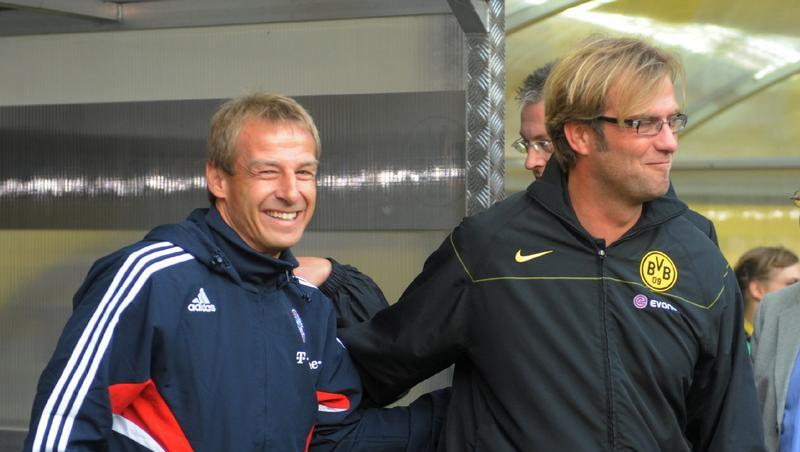 Jürgen Klinsmann (l) und Jürgen Klopp betreten gemeinsam das Stadion. Jürgen Klinsmann (l) und Jürgen Klopp betreten gemeinsam das Stadion.