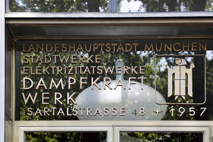 Der alte Schriftzug von 1957: Damals war es noch das "Dampfkraftwerk" der Städtischen Elektrizitätswerke.