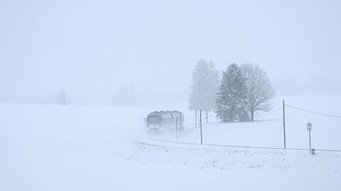 Winterliches Wetter pr&auml;gt den Start in die Osterferien in Bayern.
