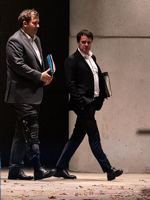 SPD-Chef Klingbeil verlie&szlig; das Kanzleramt um 22.09 Uhr.