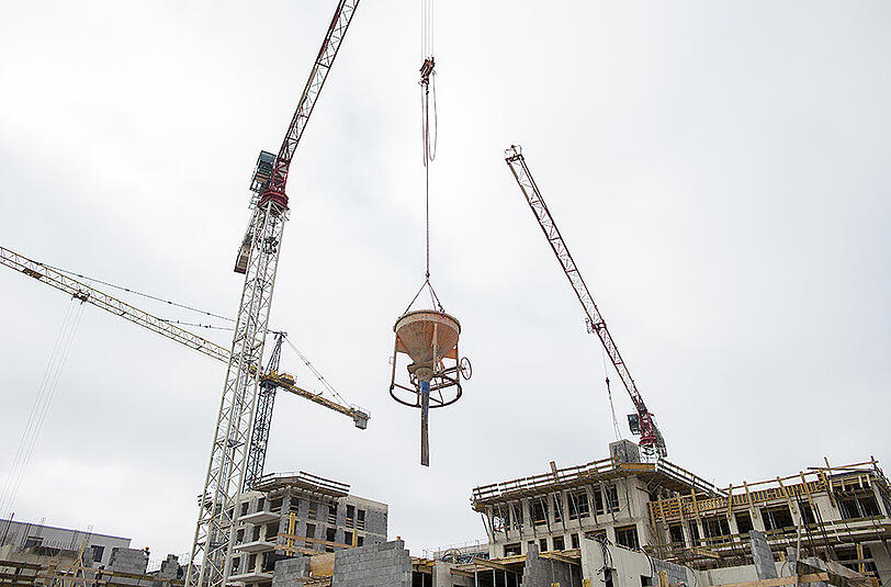 Von Baukrähnen gibt es in München zu wenig: Es wird nicht genug gebaut.