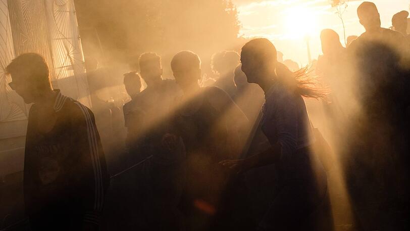 Die Polizei ermittelt wegen Haufriedensbruchs, Ruhestörung und Verstoßes gegen das Betäubungsmittelgesetz. (Symbolbild)