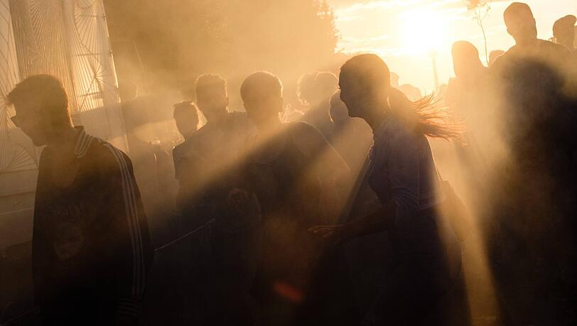Die Polizei ermittelt wegen Haufriedensbruchs, Ruhestörung und Verstoßes gegen das Betäubungsmittelgesetz. (Symbolbild) Die Polizei ermittelt wegen Haufriedensbruchs, Ruhestörung und Verstoßes gegen das Betäubungsmittelgesetz. (Symbolbild)
