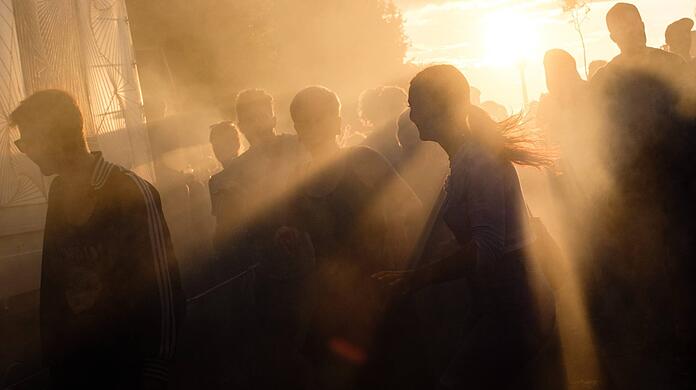 Bei einem Rave in Fröttmaning hat die Polizei bei Feiernden illegale Substanzen sichergestellt. (Symbolbild)