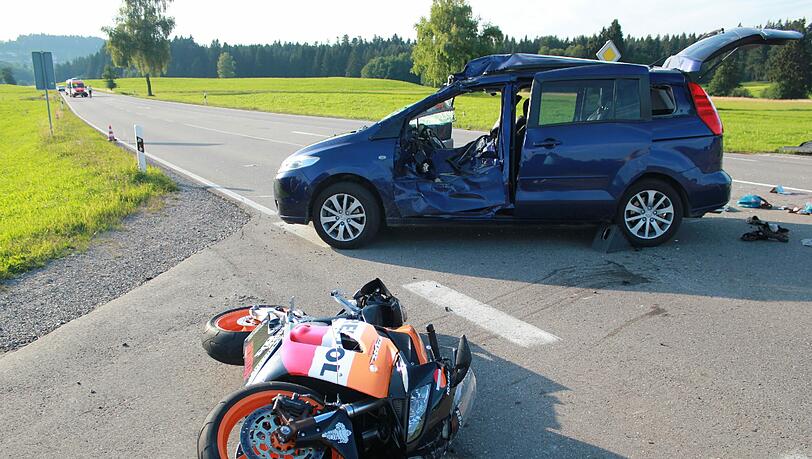 Drei Tote forderte dieser Unfall in Oberstaufen. Drei Tote forderte dieser Unfall in Oberstaufen.