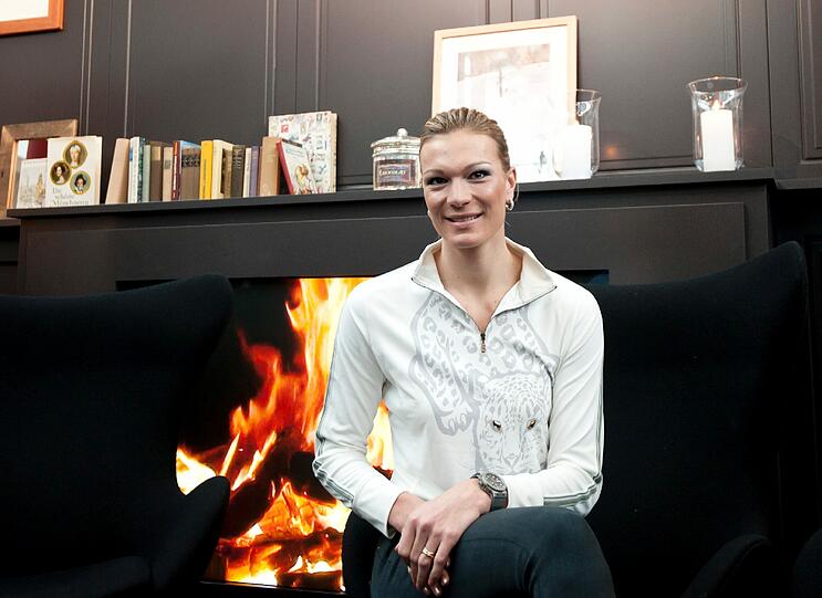 Maria Höfl-Riesch präsentiert auf der Ispo in München ihre eigene Kollektion, die bei Bogner erscheint. Das Motto ist ein elegantes Tier - die Schneeleopardin.