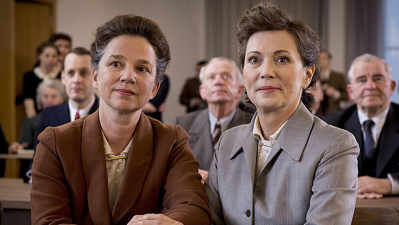 Iris Berben (re.) als Elisabeth Selbert in "Sternstunde ihres Lebens" Iris Berben (re.) als Elisabeth Selbert in "Sternstunde ihres Lebens"