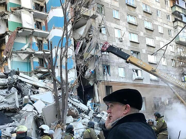 Der Gouverneurs der Region Tscheljabinsk am Telefon.