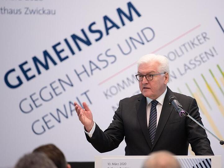 Bundespräsident Frank-Walter Steinmeier spricht im Zwickauer Rathaus.