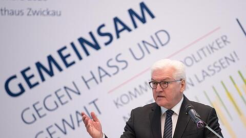 Bundespräsident Frank-Walter Steinmeier spricht im Zwickauer Rathaus.
