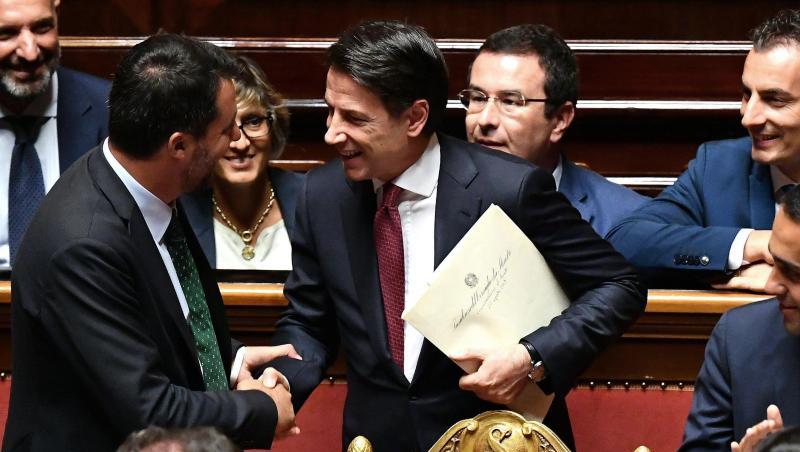 Giuseppe Conte hat angesichts der Krise seinen Rücktritt angekündigt. Giuseppe Conte hat angesichts der Krise seinen Rücktritt angekündigt.