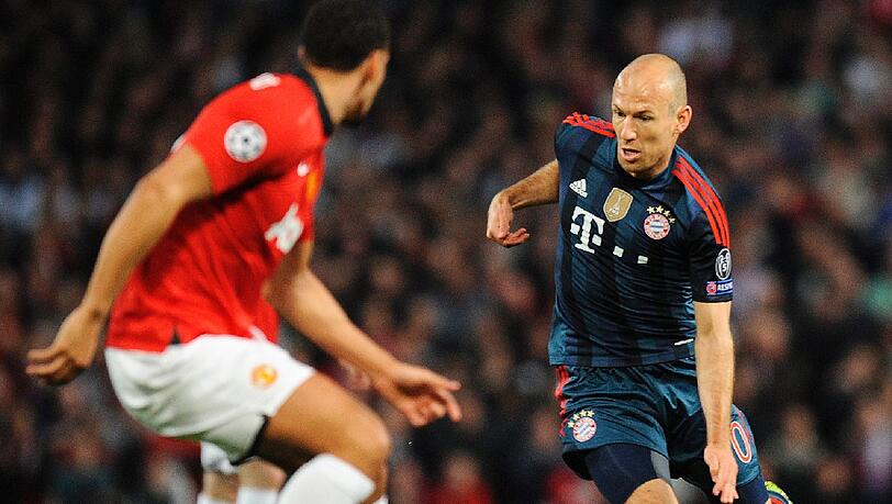 Arjen Robben spielt gegen ManU im rechten Mittelfeld. Arjen Robben spielt gegen ManU im rechten Mittelfeld.